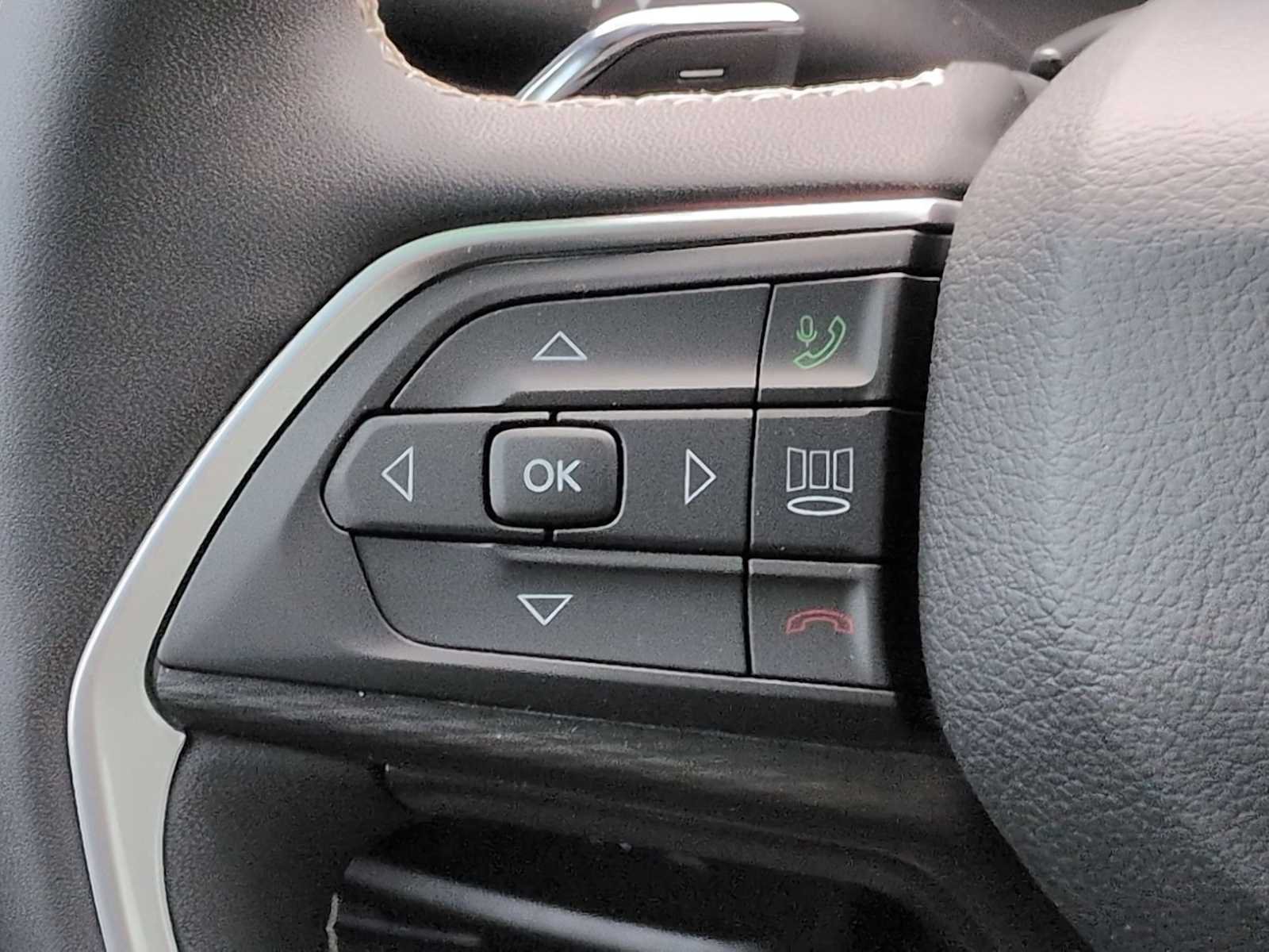 Used 2023 Jeep Grand Cherokee Altitude AWD/4WD image 26
