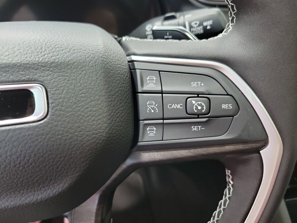 New 2025 Jeep Grand Cherokee L Limited w/ Black Appearance Package image 14