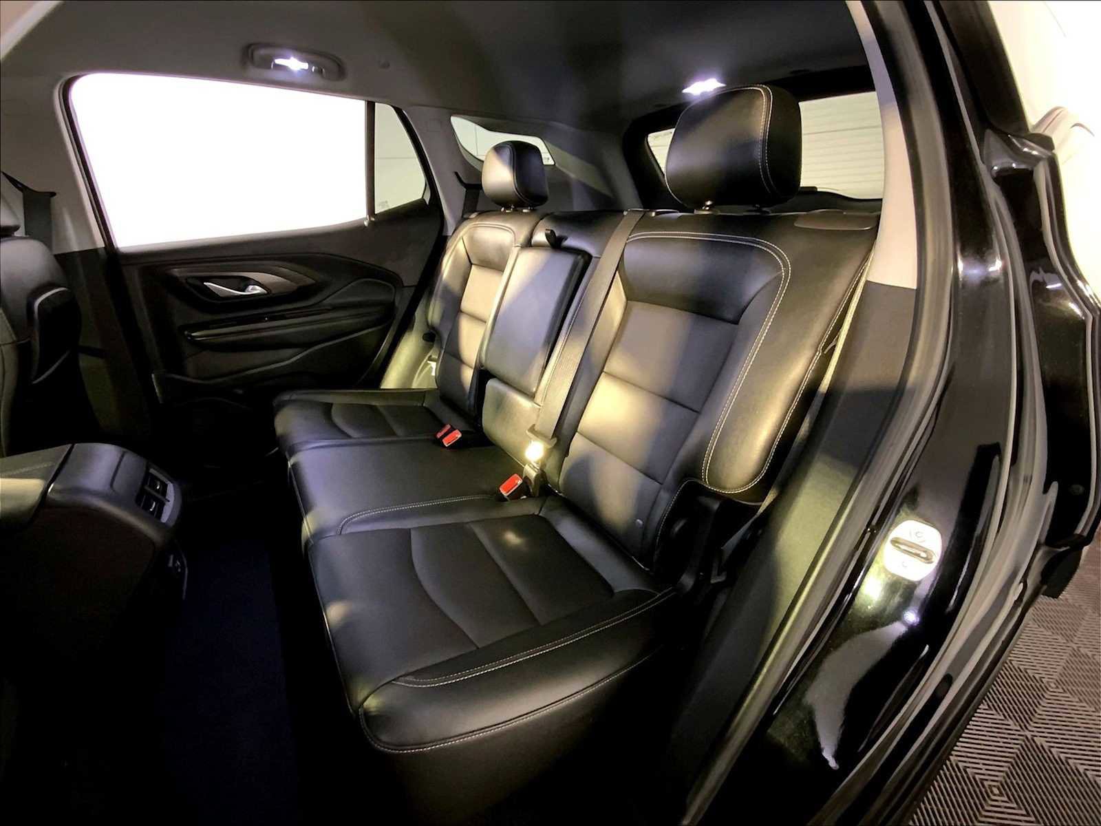 Used 2023 GMC Terrain SLT image 24