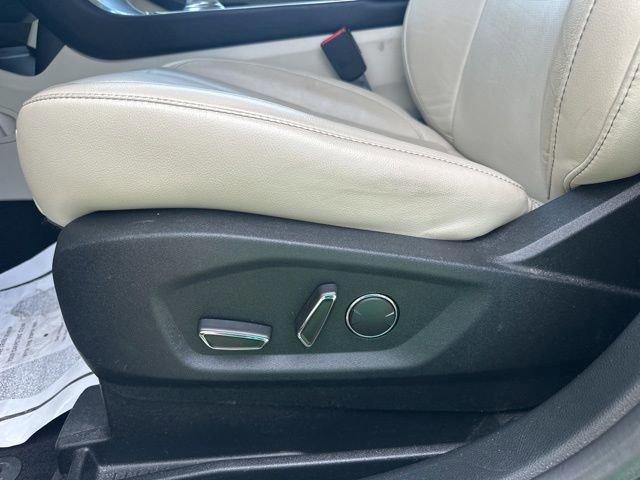 Used 2019 Ford Edge Titanium w/ Equipment Group 301A FWD image 9