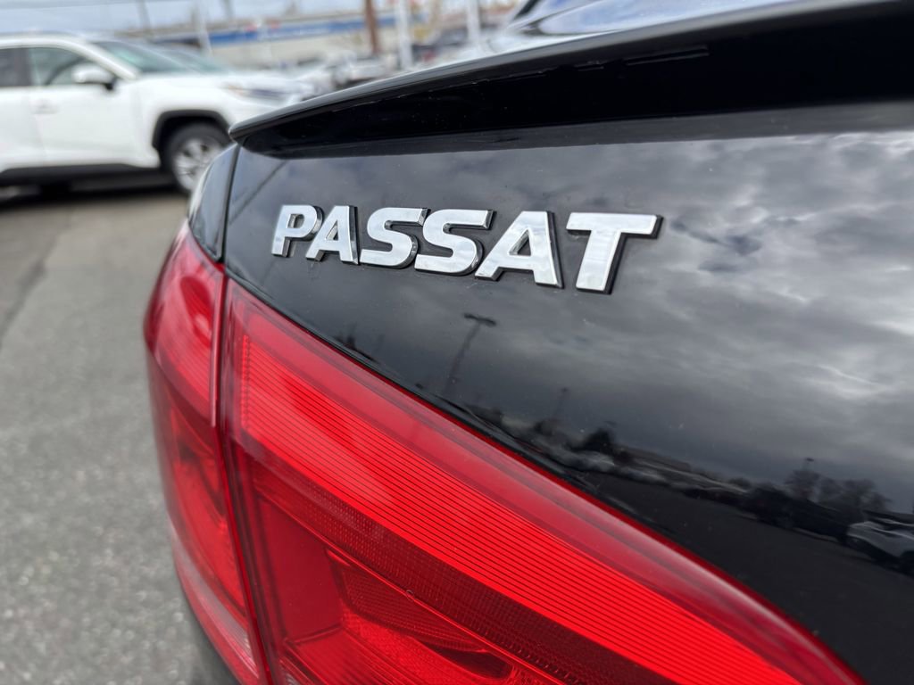 Used 2015 Volkswagen Passat TDI SEL Premium image 11