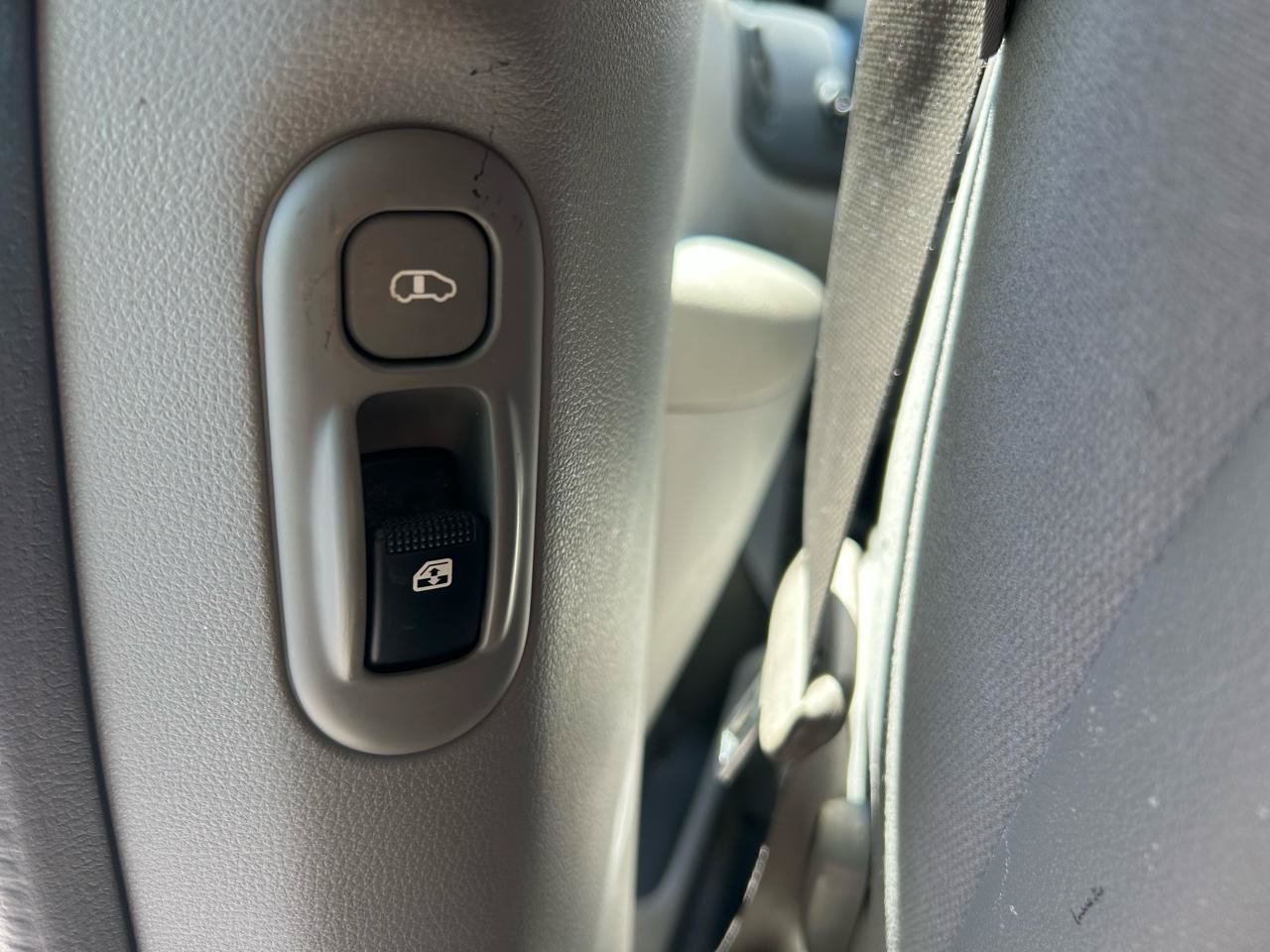 Used 2009 Kia Sedona LX w/ PWR Pkg FWD image 17