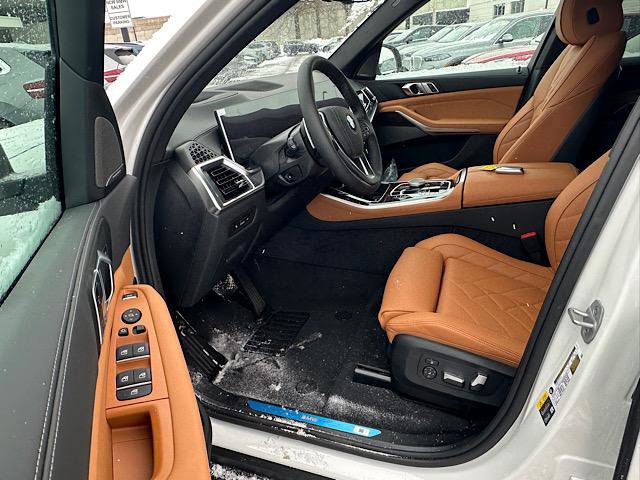 New 2026 BMW X5 xDrive50e image 4