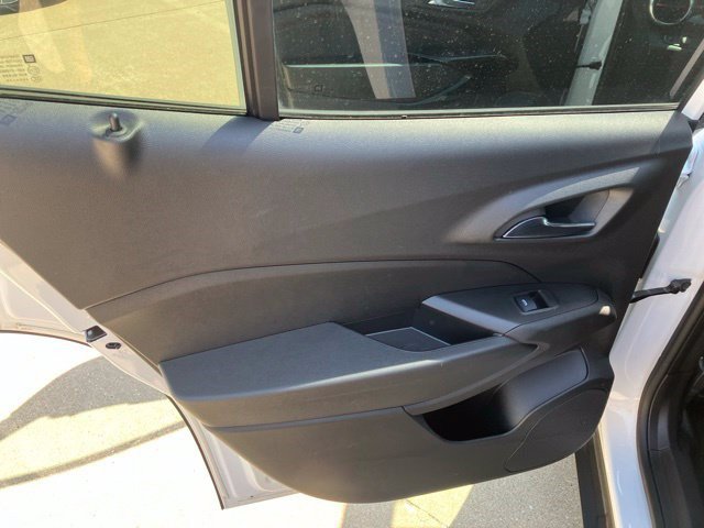 Used 2025 Chevrolet Trax RS w/ Sunroof Package FWD image 22