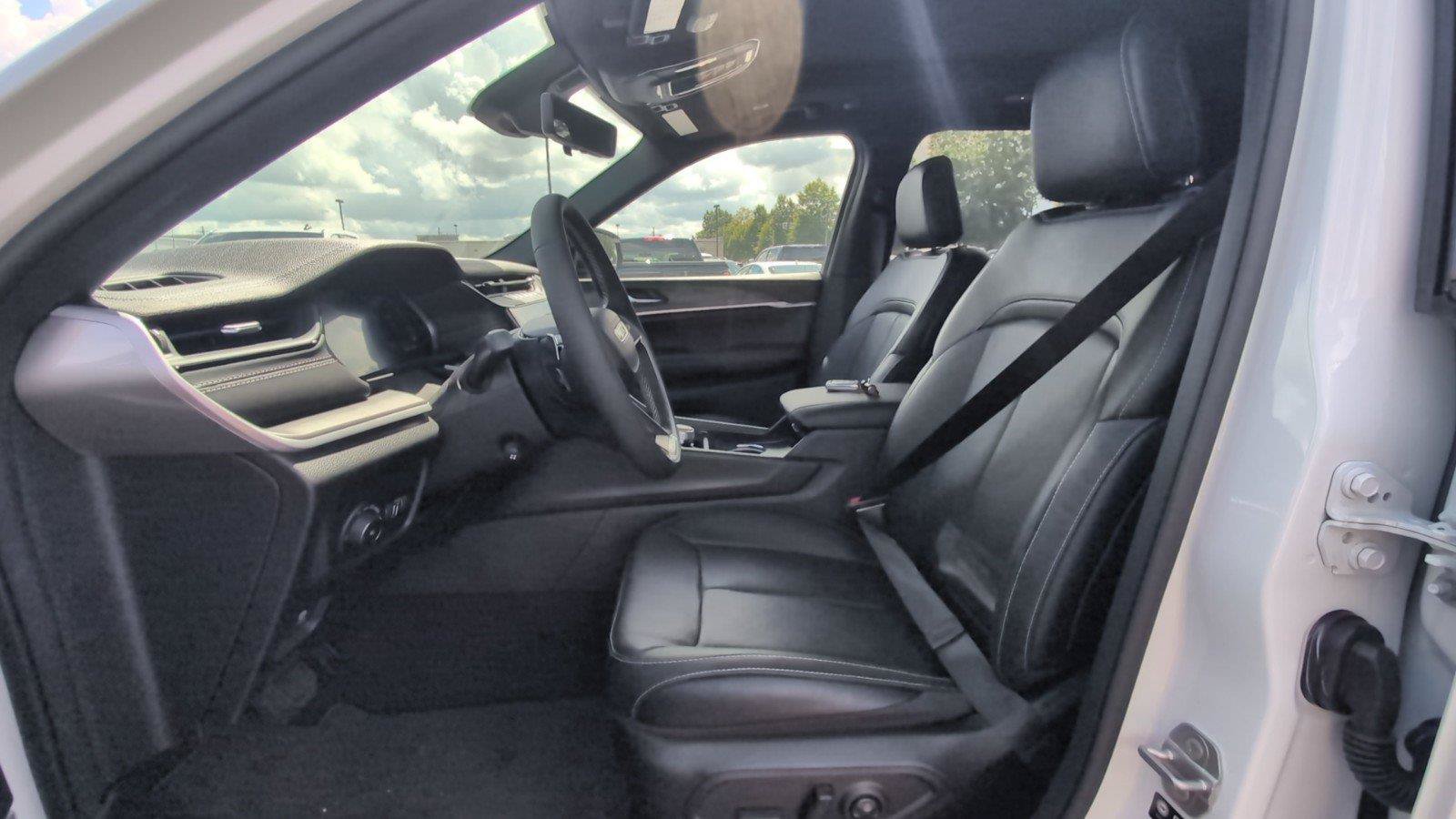 New 2026 Jeep Grand Cherokee L Limited AWD/4WD image 17