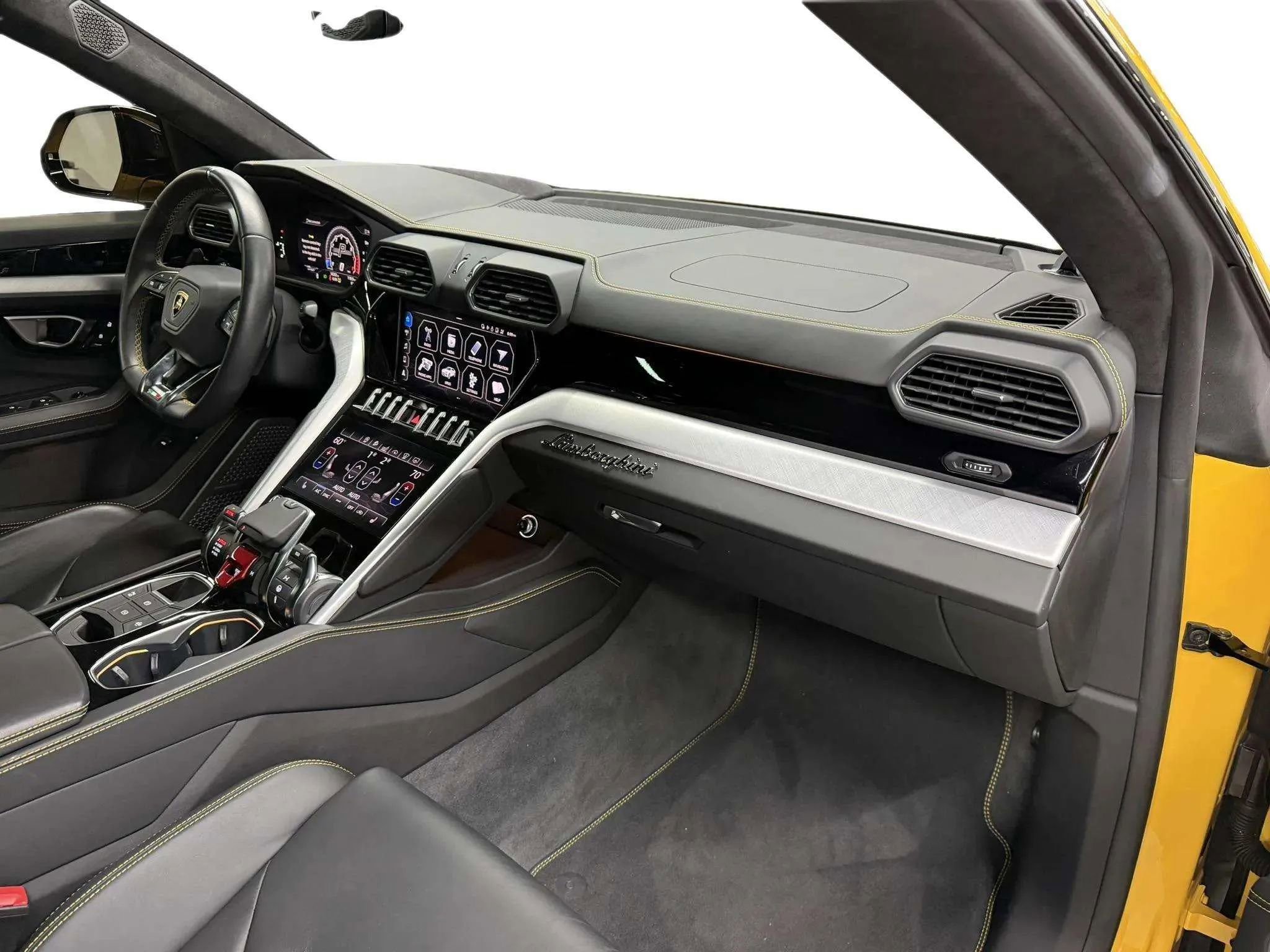 Used 2020 Lamborghini Urus image 10