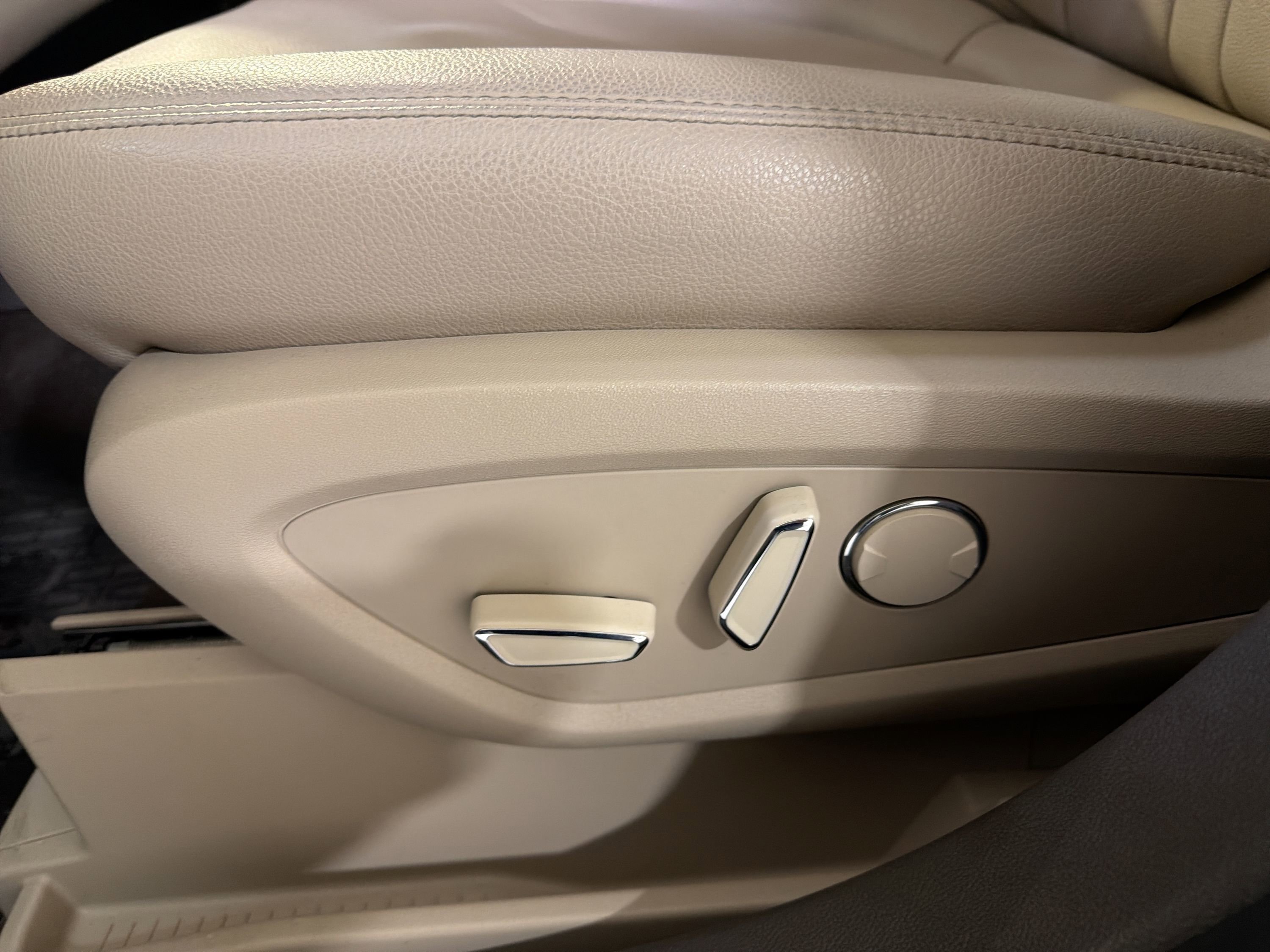 Used 2023 Lincoln Nautilus AWD w/ Premium Package image 11
