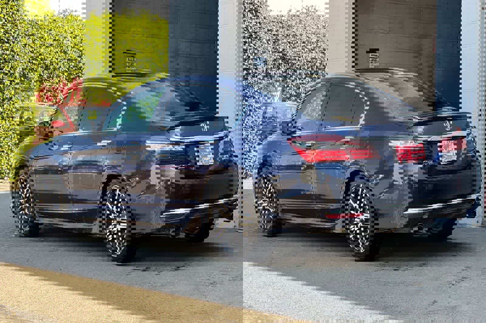 Used 2017 Honda Accord Sport image 7