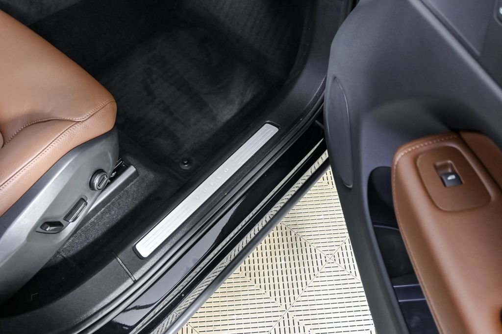Certified 2023 Volvo XC60 B5 Plus w/ Climate Package image 26