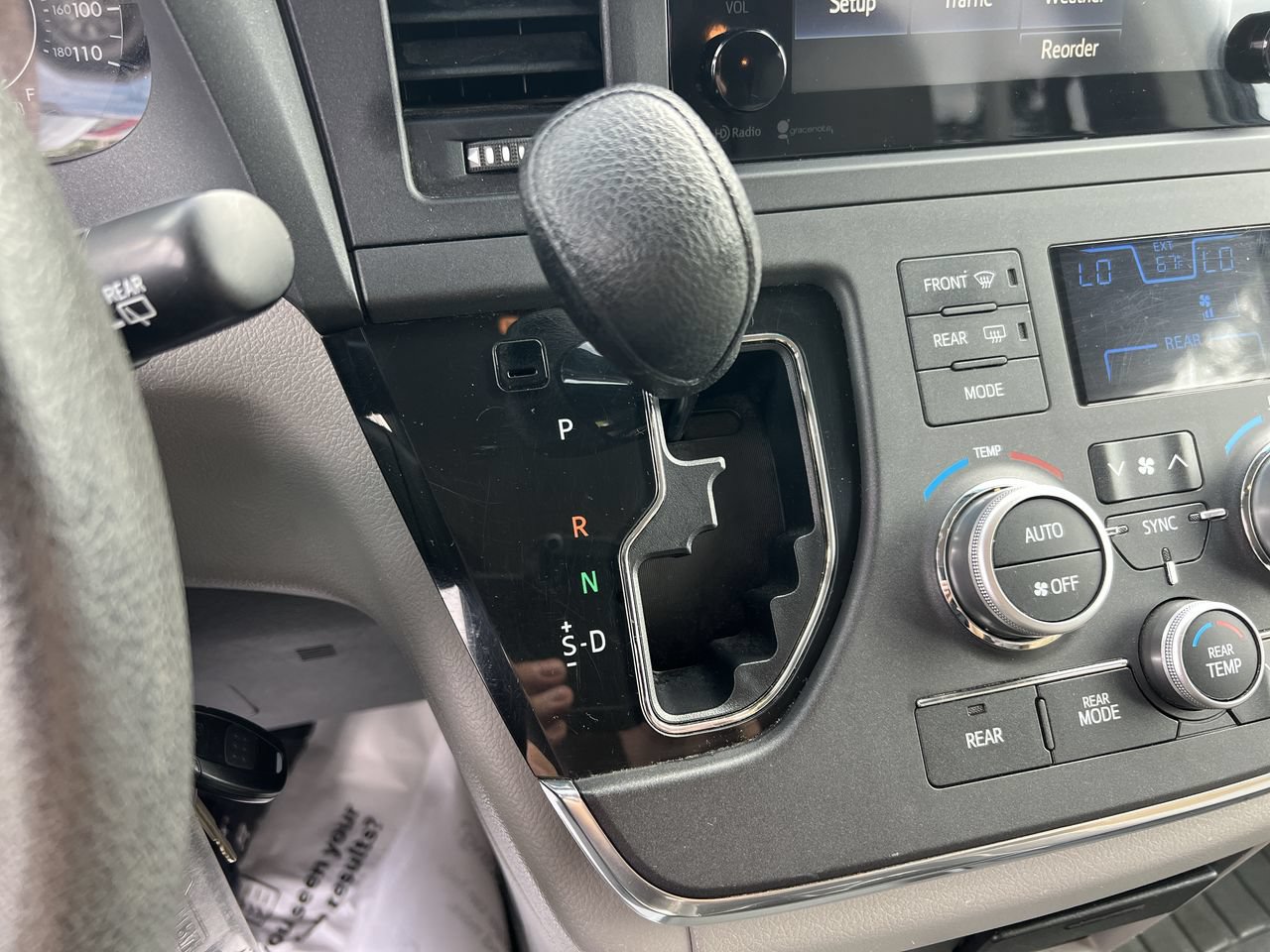 Used 2015 Toyota Sienna LE FWD image 26