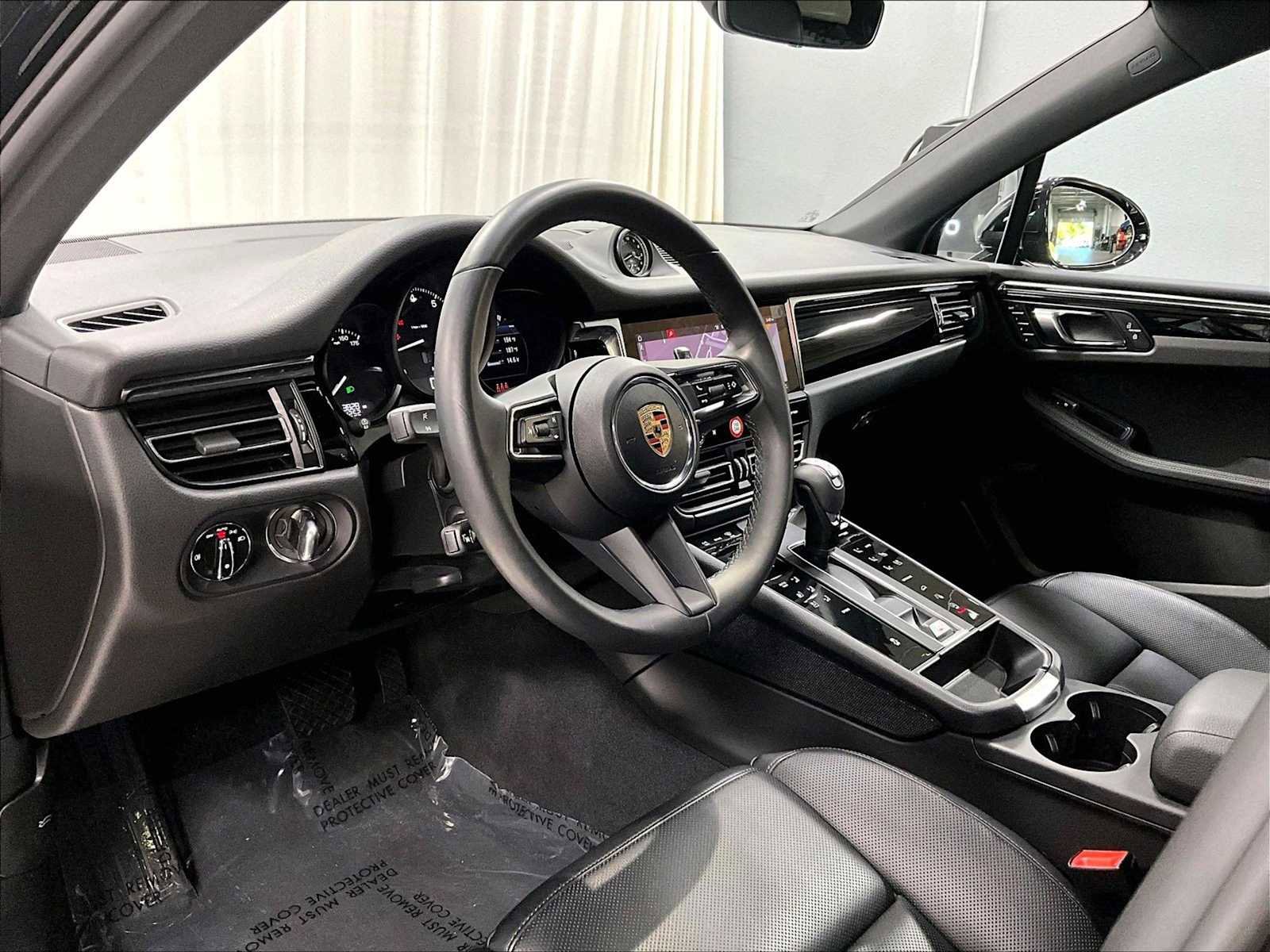Used 2025 Porsche Macan w/ Premium Package Plus image 7