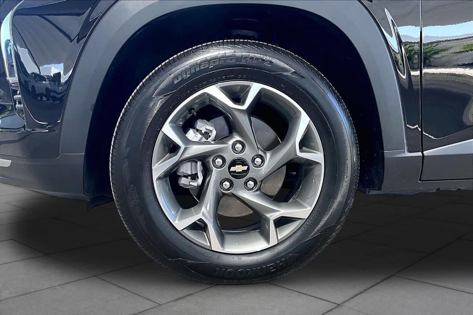 Used 2026 Chevrolet Trax LT FWD image 11