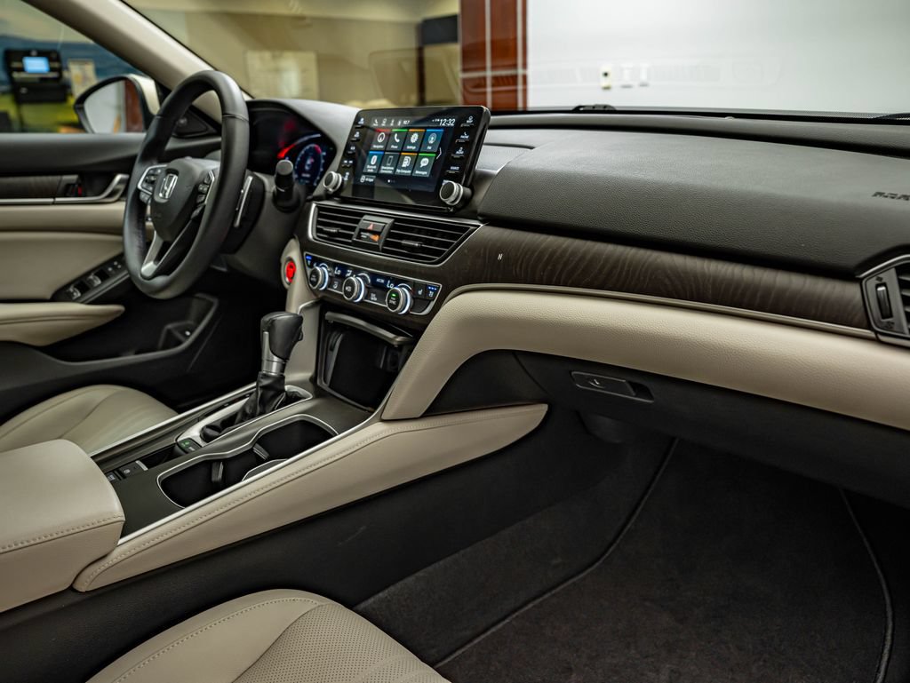 Used 2018 Honda Accord Touring image 36