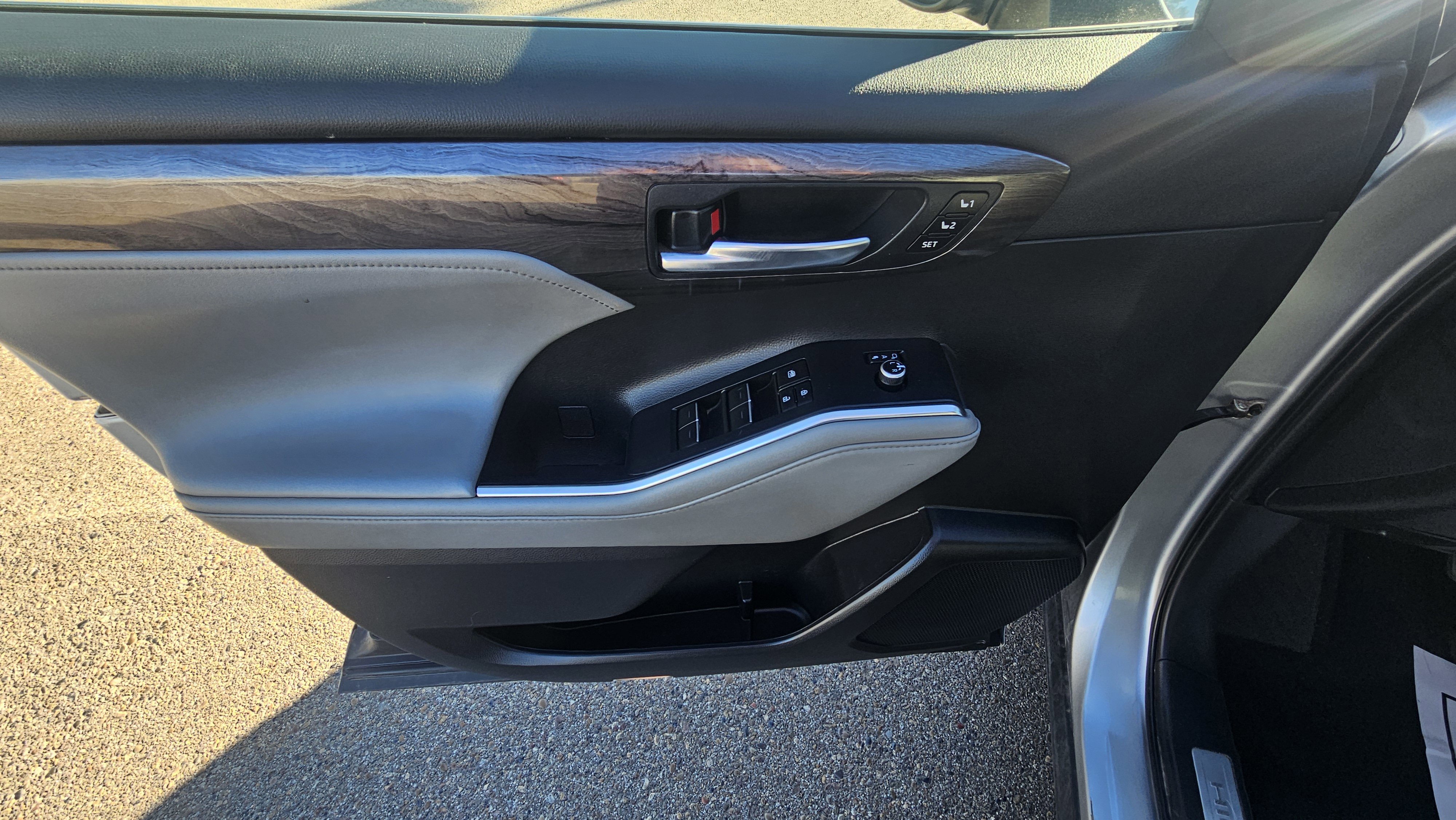 Used 2023 Toyota Highlander Limited image 10