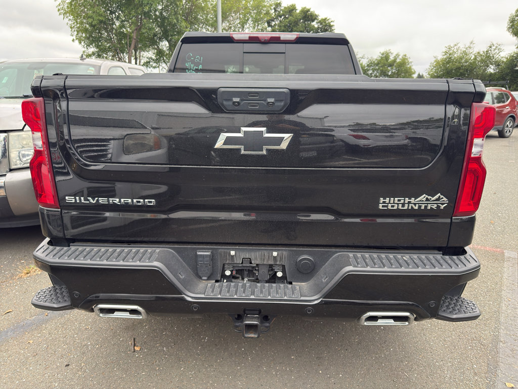 Used 2025 Chevrolet Silverado 1500 High Country w/ High Country Premium Package AWD/4WD image 5