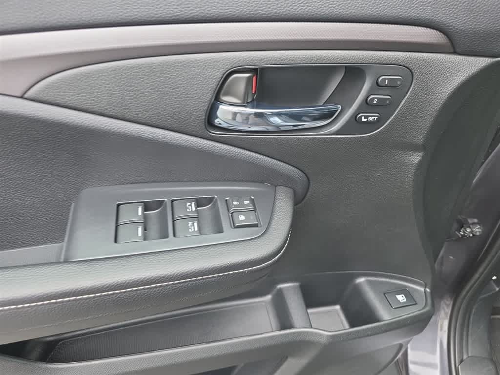 Certified 2025 Honda Ridgeline RTL image 17