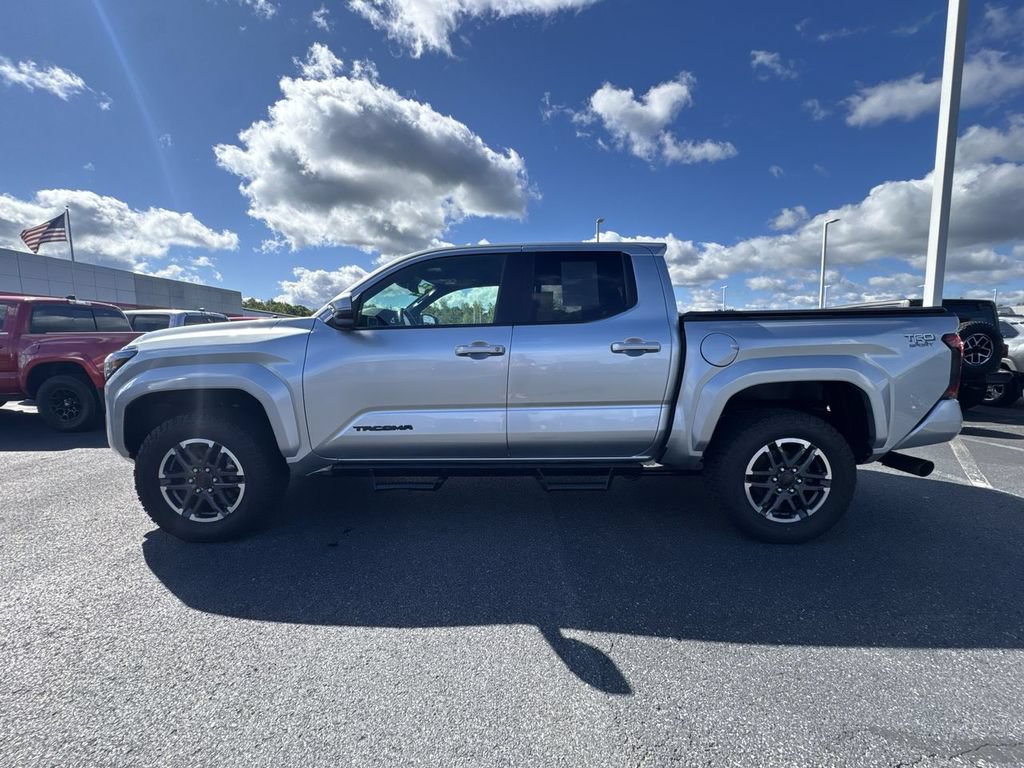 Used 2024 Toyota Tacoma TRD Sport w/ TRD Sport Upgrade Package AWD/4WD image 5