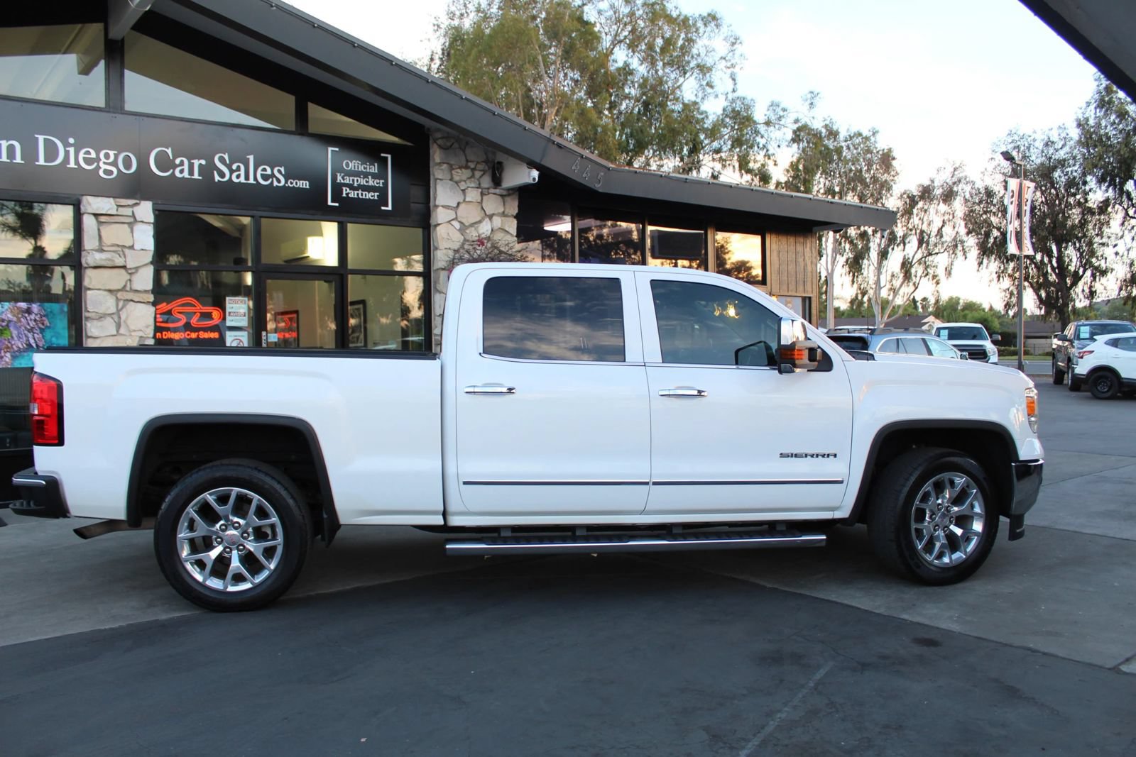 Used 2015 GMC Sierra 1500 SLT w/ SLT Crew Cab Value Package RWD image 6