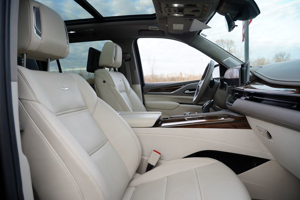 Used 2024 Cadillac Escalade ESV Sport Platinum w/ LPO, ONYX Package image 33