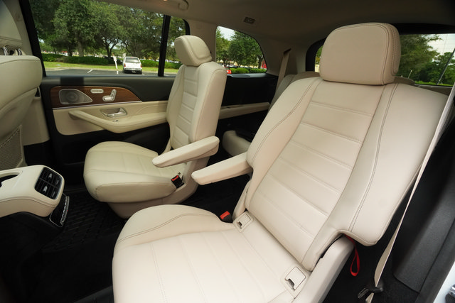 Used 2025 Mercedes-Benz GLS 580 4MATIC image 25