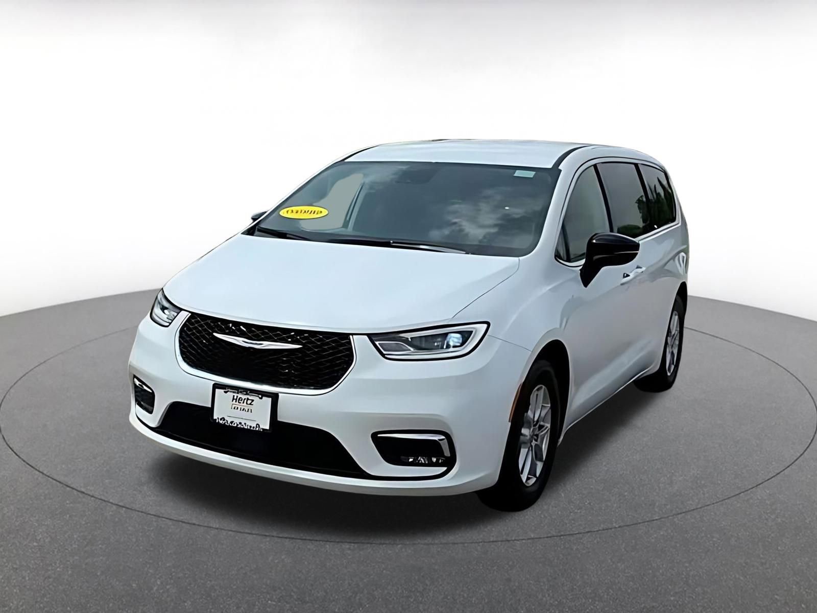 Used 2024 Chrysler Pacifica Touring-L image 7