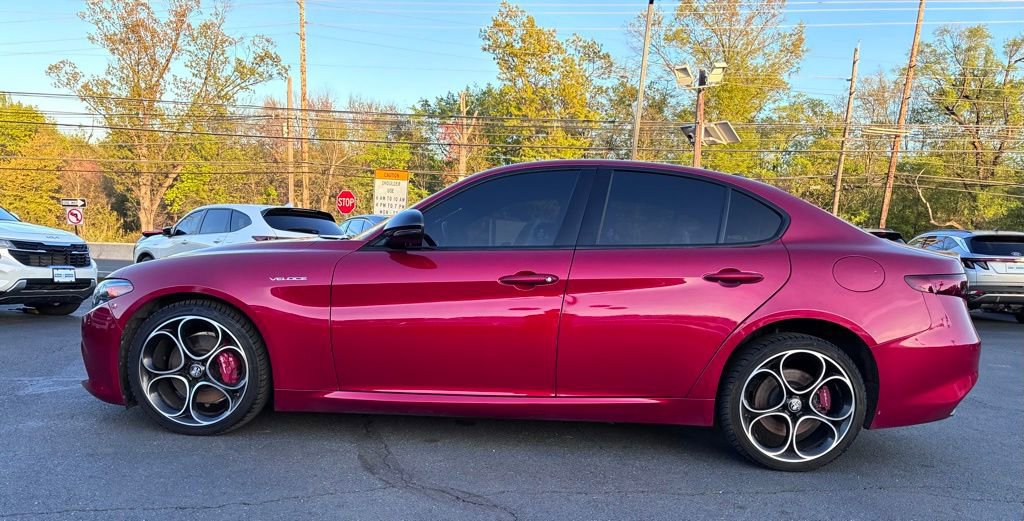 Used 2022 Alfa Romeo Giulia Veloce AWD/4WD image 4