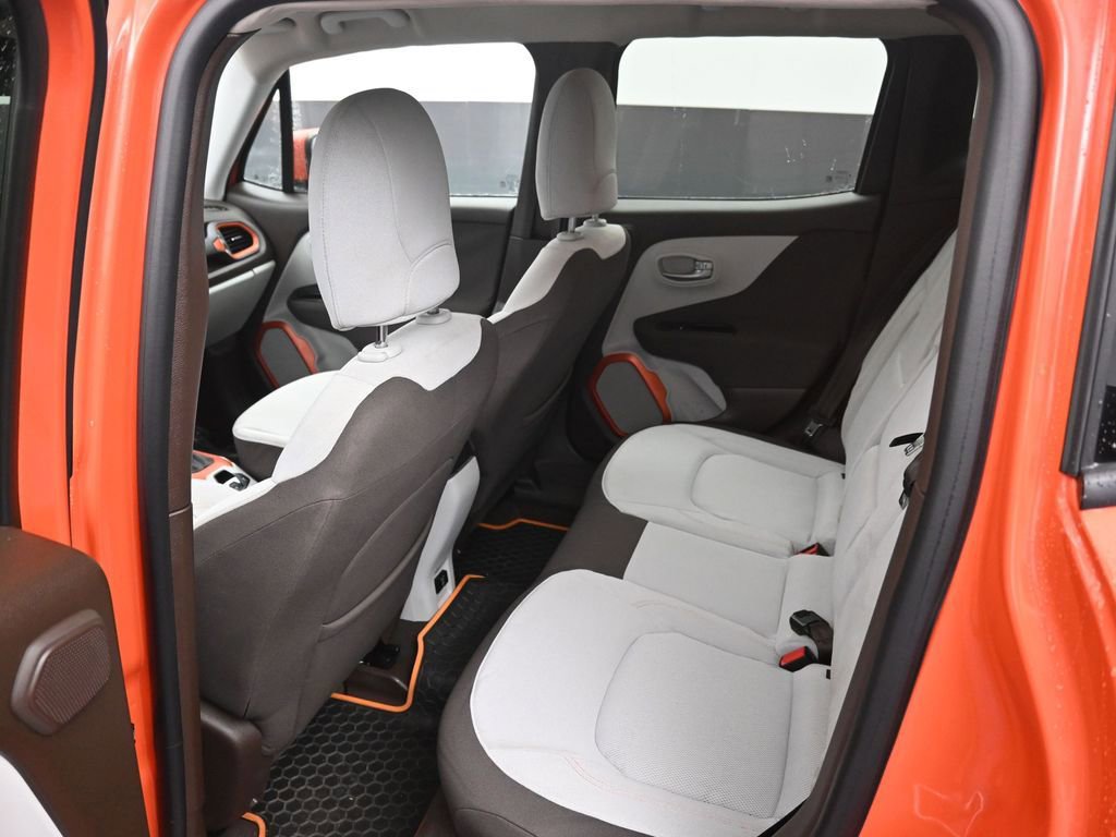 Used 2015 Jeep Renegade Latitude w/ Popular Equipment Group FWD image 10