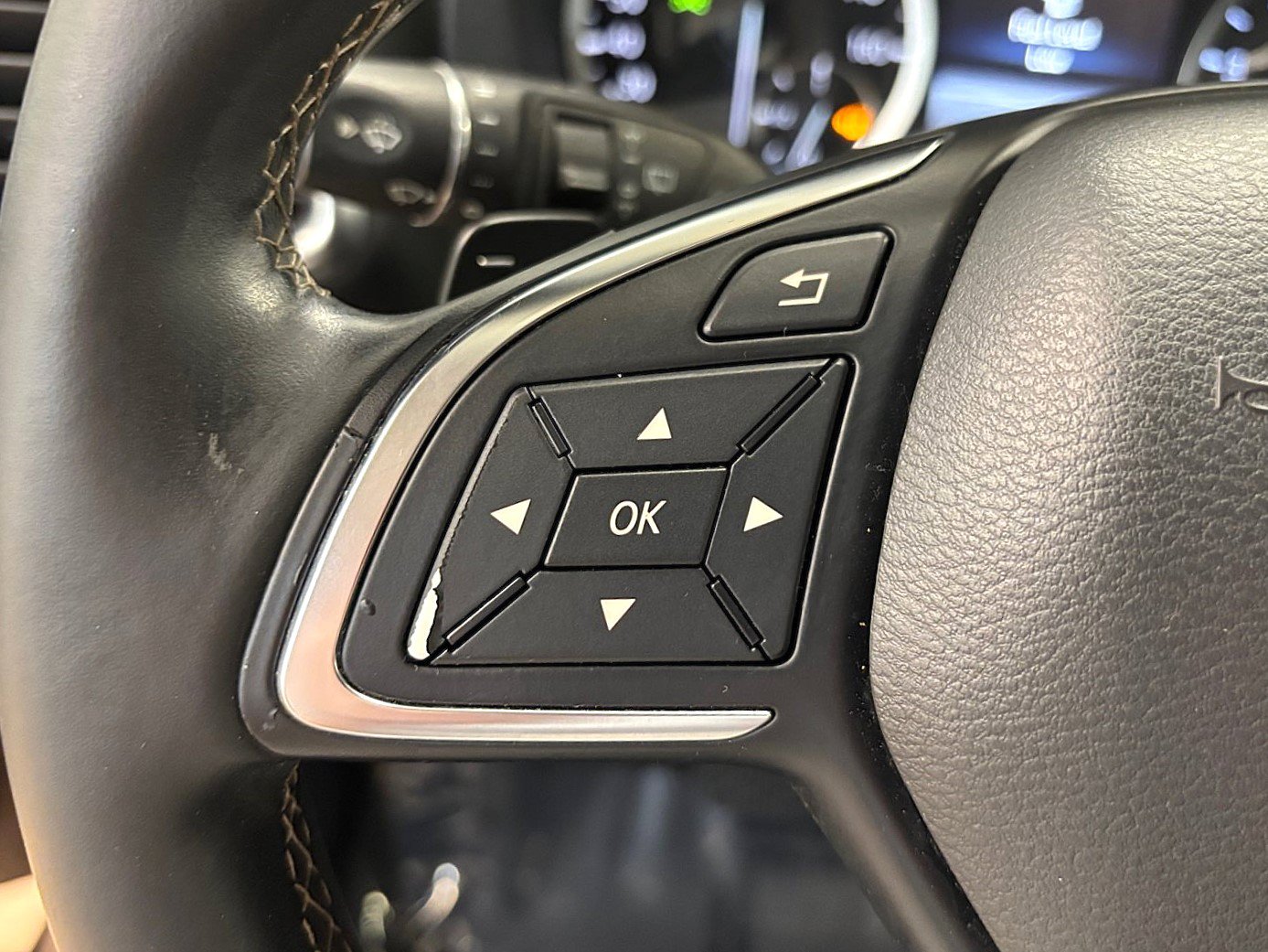 Used 2017 INFINITI QX30 Premium w/ Navigation Package AWD/4WD image 32