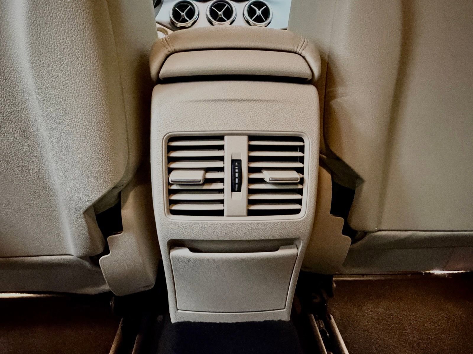 Used 2018 Mercedes-Benz GLA 250 4MATIC image 37