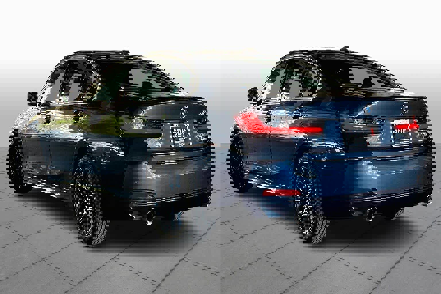 Used 2025 BMW 330i Sedan image 11