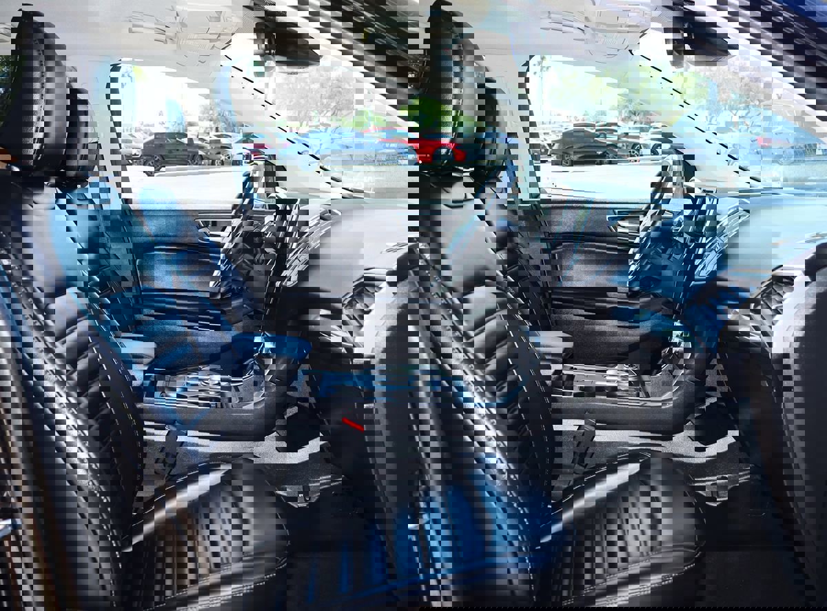 Used 2024 Ford Edge SEL image 35