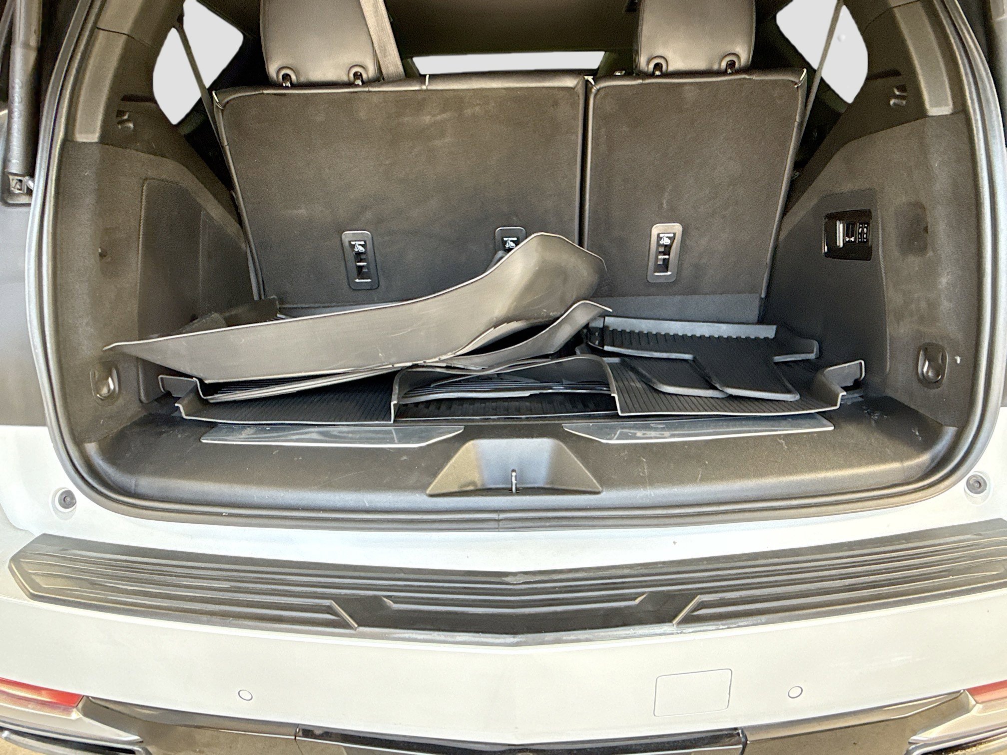 Used 2023 Cadillac Escalade Premium Luxury w/ LPO, Floor Liner Package AWD/4WD image 28