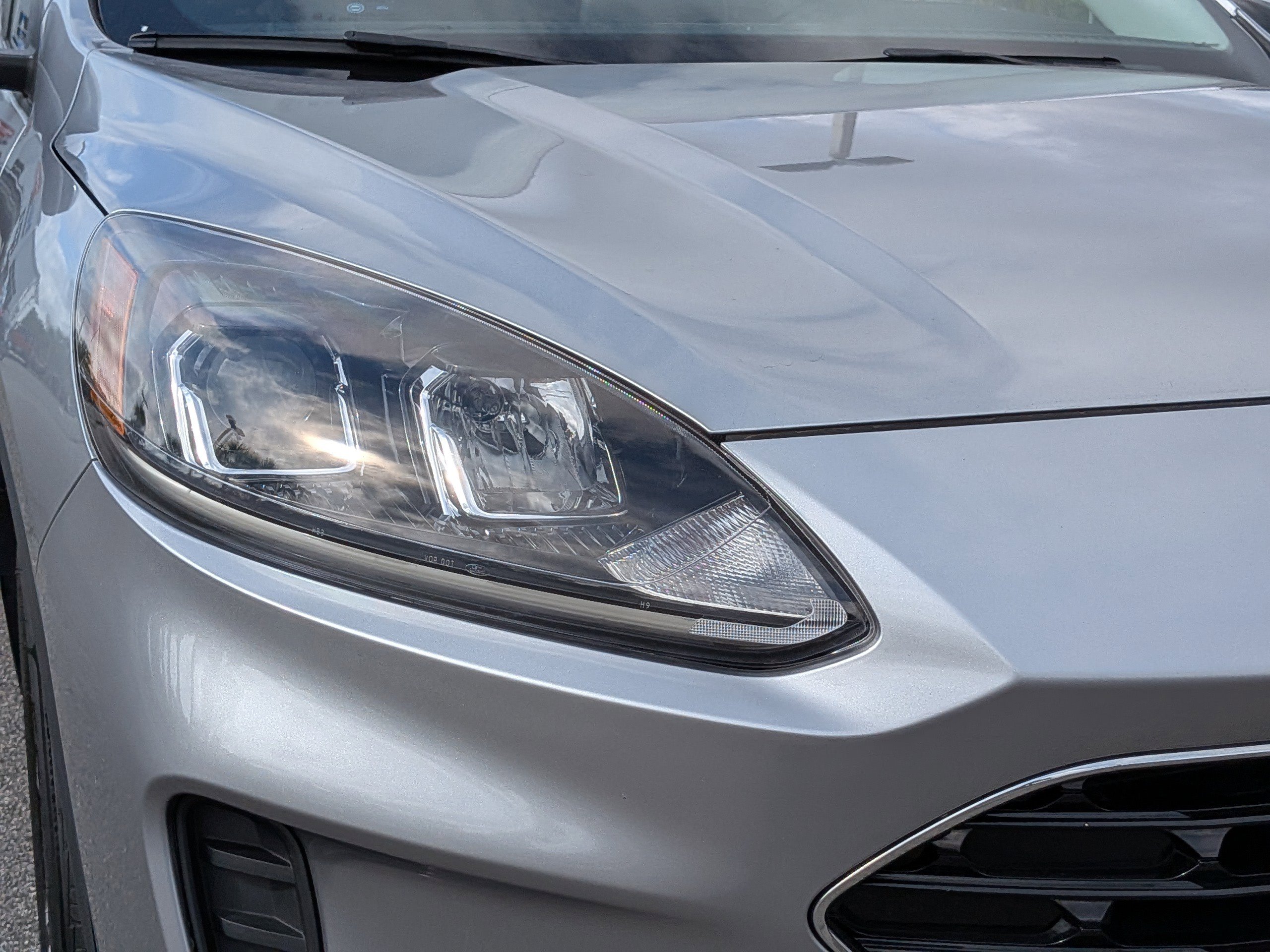 Used 2021 Ford Escape SE w/ SE Sport Appearance Package image 9