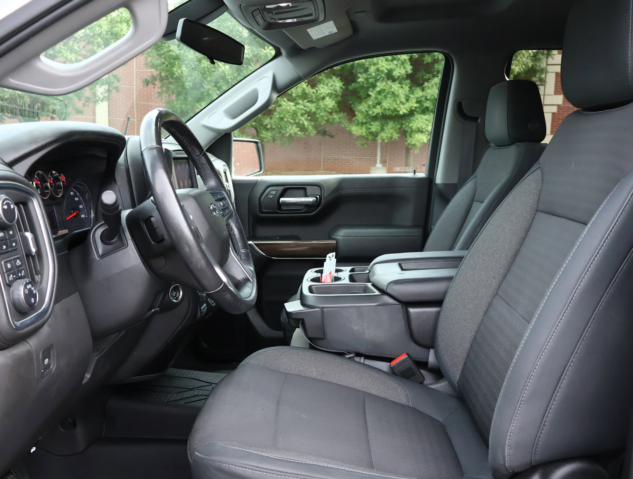 Used 2019 Chevrolet Silverado 1500 LT Trail Boss w/ Convenience Package AWD/4WD image 9