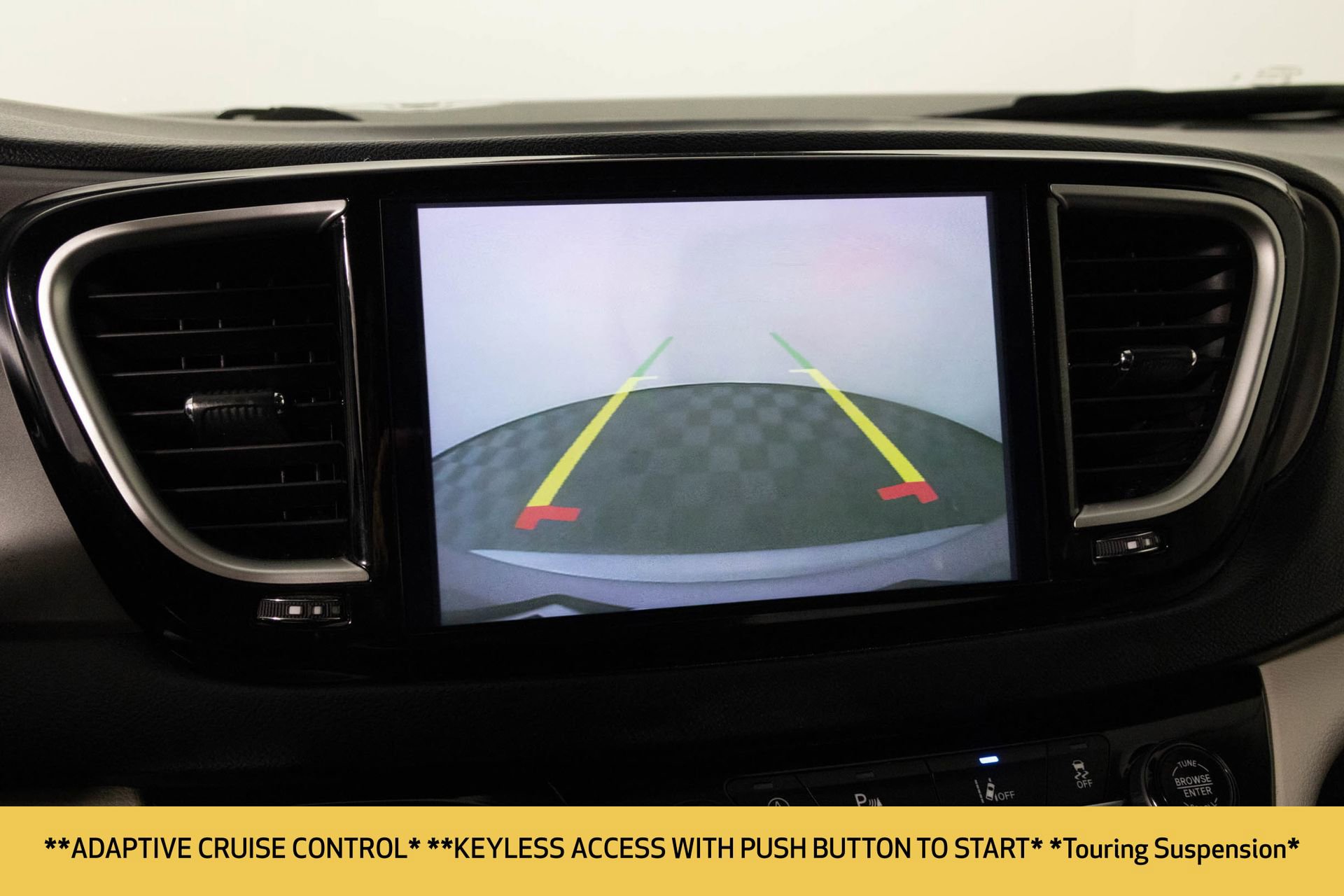 Used 2023 Chrysler Pacifica Touring-L image 7