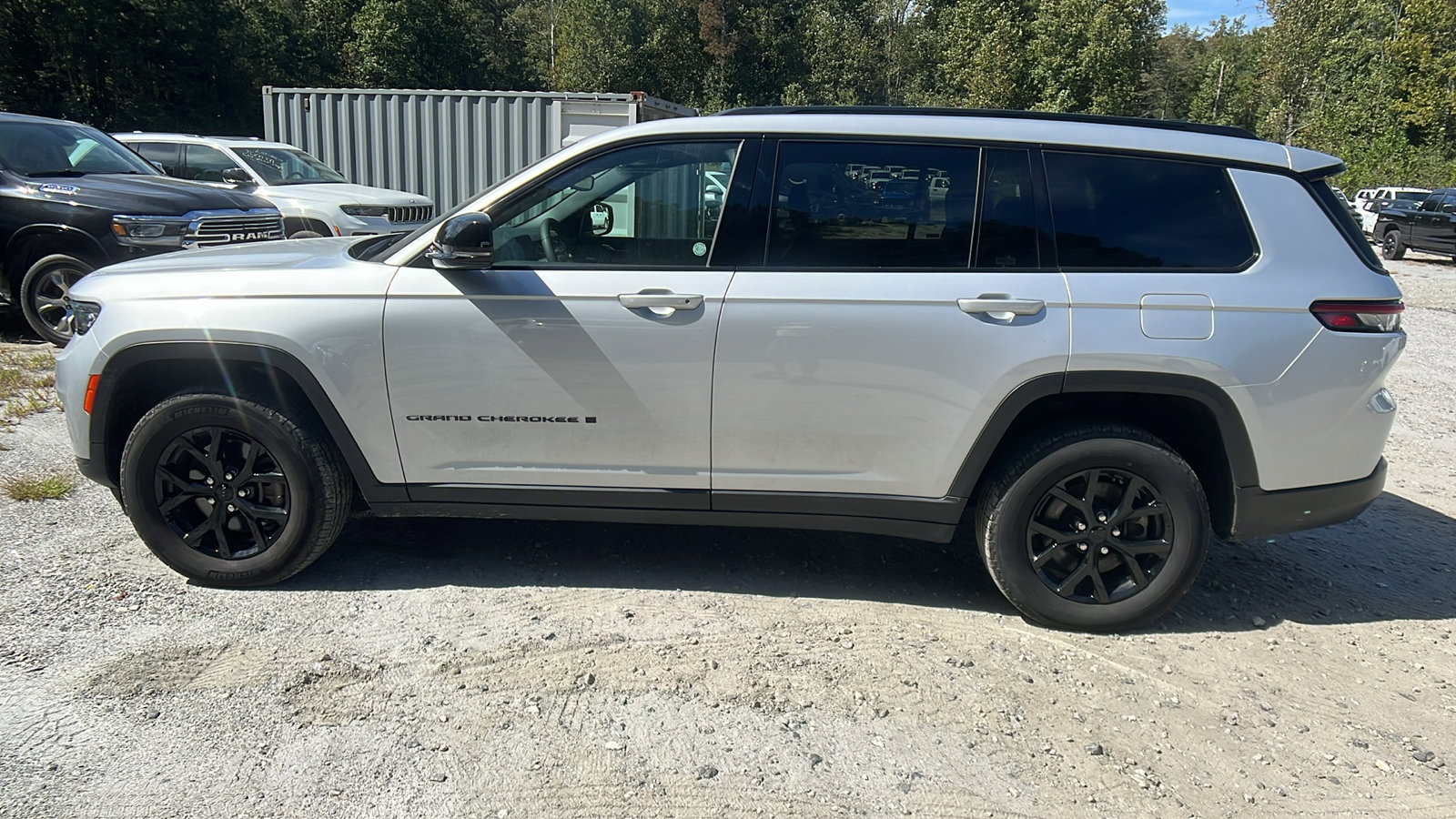 Certified 2024 Jeep Grand Cherokee L Laredo image 11