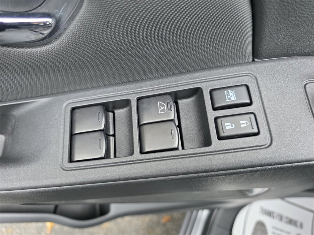 Used 2024 Nissan Frontier SV image 13