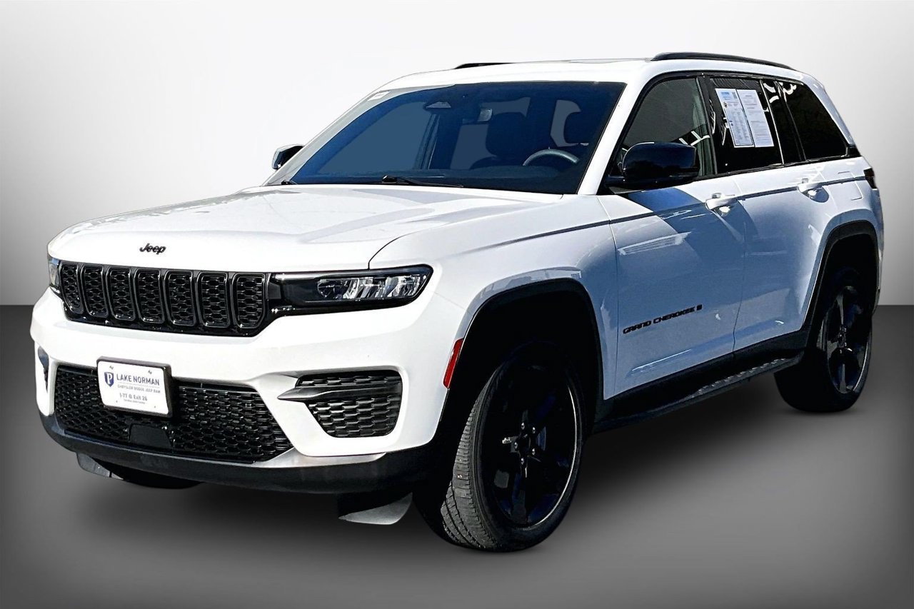 Certified 2023 Jeep Grand Cherokee Altitude AWD/4WD image 4