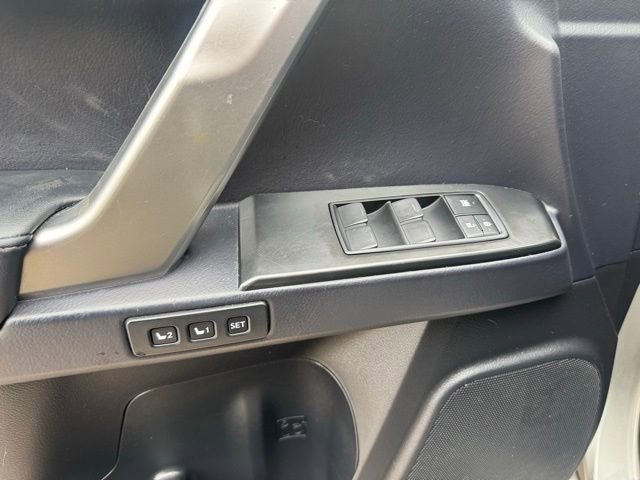 Used 2023 Lexus GX 460 Premium w/ Accessory Package image 23