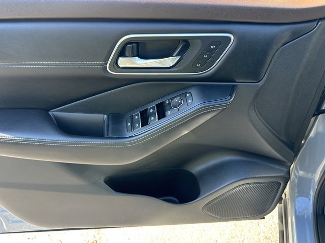 Certified 2022 Nissan Rogue Platinum w/ Head-Up Display Package image 22