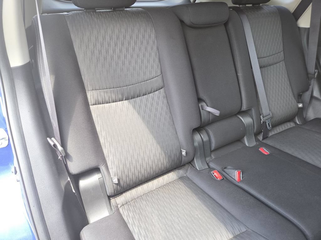 Used 2020 Nissan Rogue SV FWD image 18