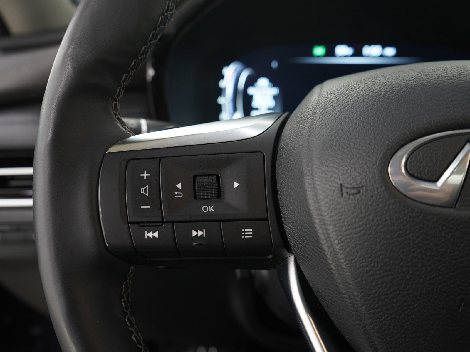Used 2024 INFINITI QX60 Sensory AWD/4WD image 30