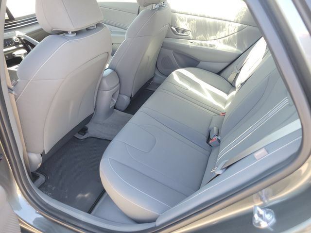 Certified 2025 Hyundai Elantra SEL FWD image 25