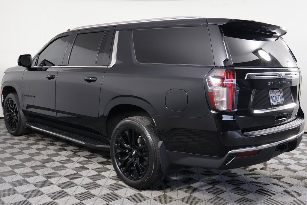 Used 2023 Chevrolet Suburban LT w/ LT Signature Package RWD image 4