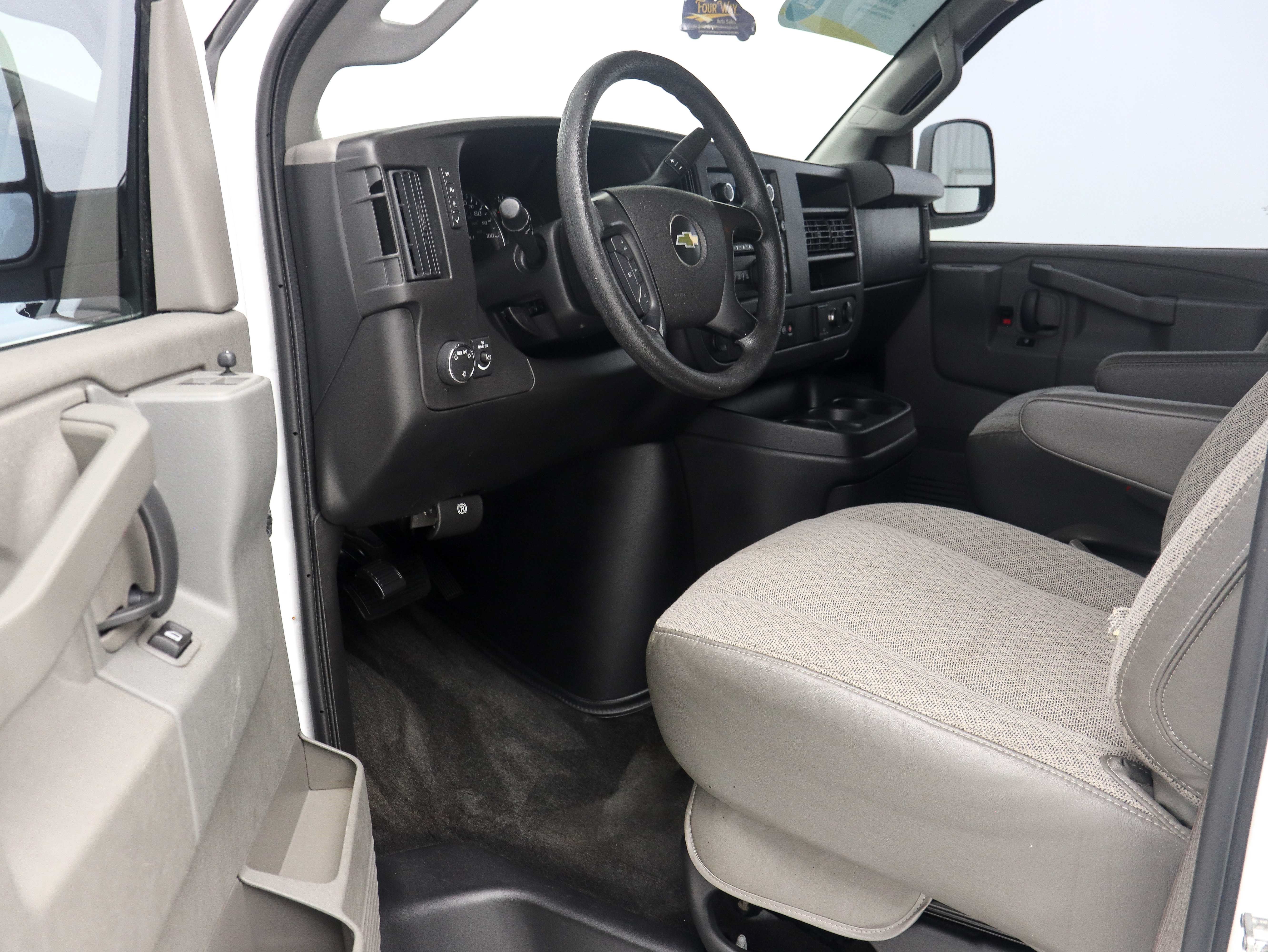 Used 2016 Chevrolet Express 3500 LT w/ LT Preferred Equipment Group RWD image 16