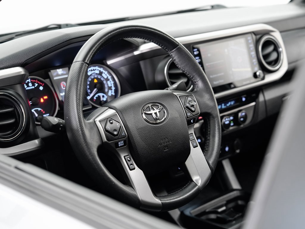 Used 2021 Toyota Tacoma Limited image 9