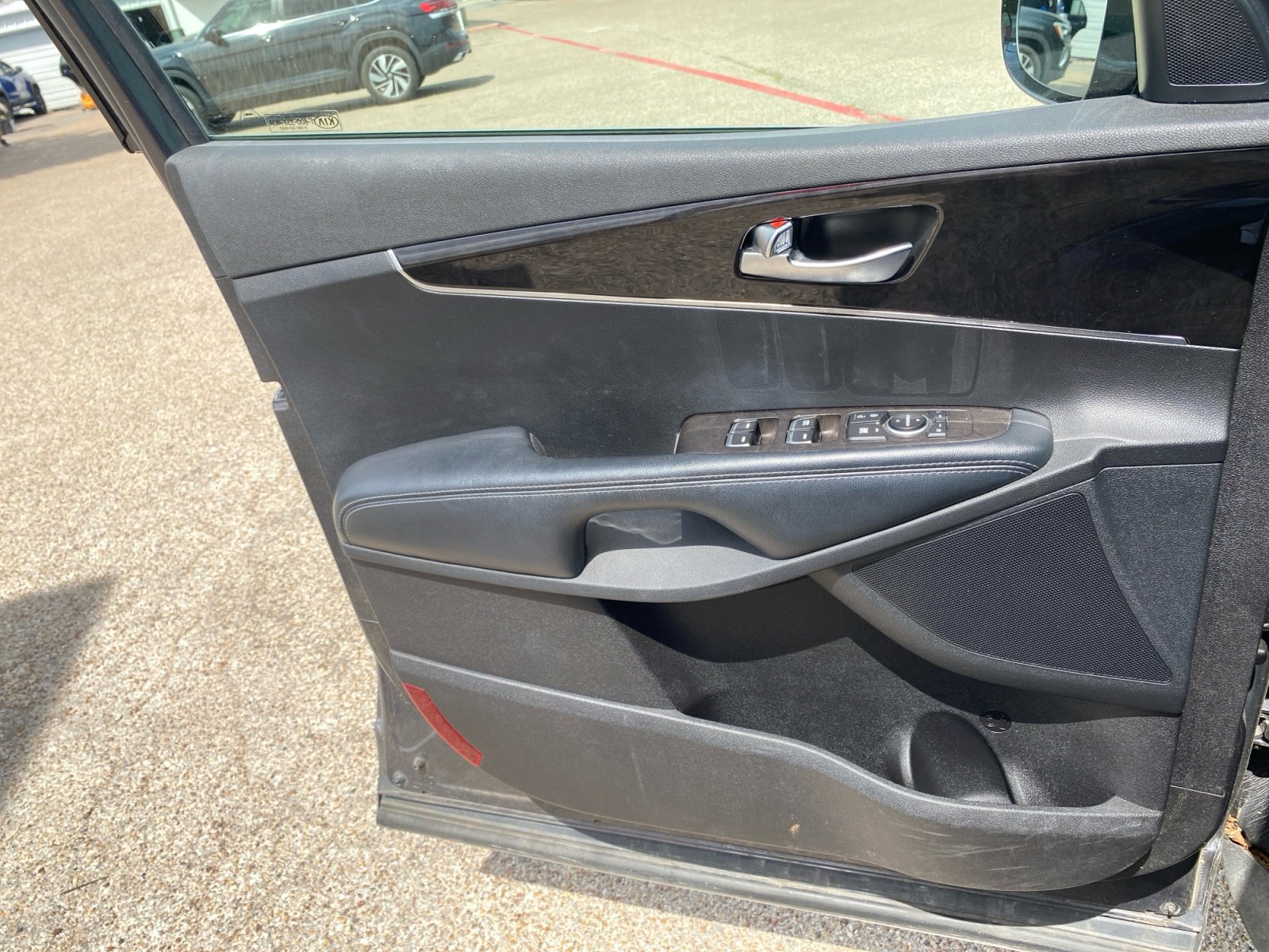 Used 2018 Kia Sorento LX image 30