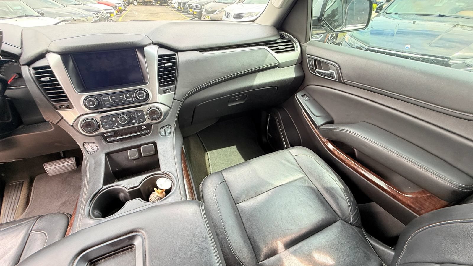 Used 2016 Chevrolet Suburban LT RWD image 13