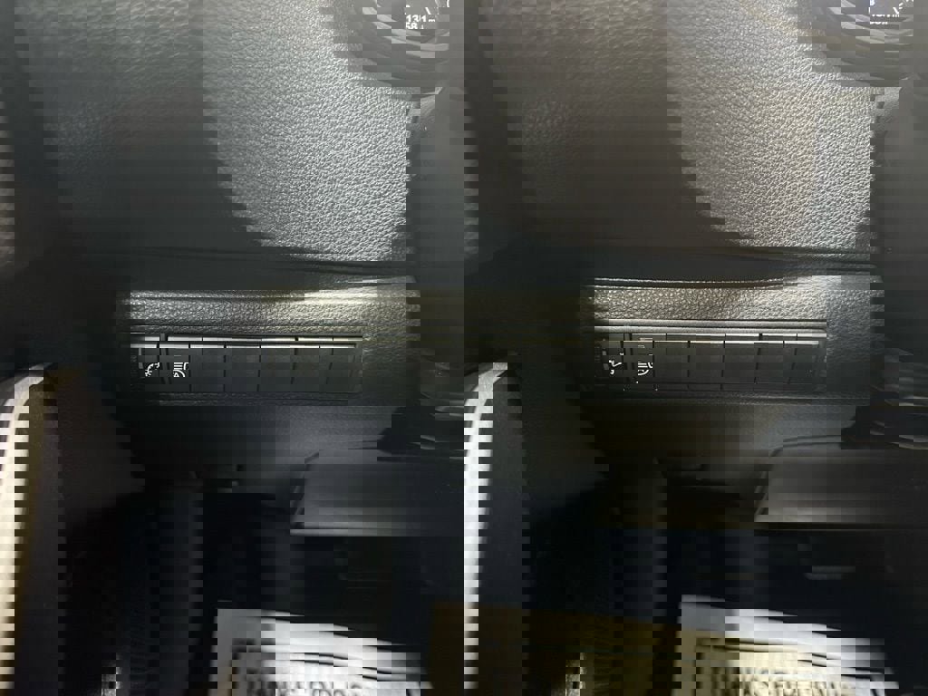 Used 2025 Toyota Corolla SE w/ SE Premium Package image 17