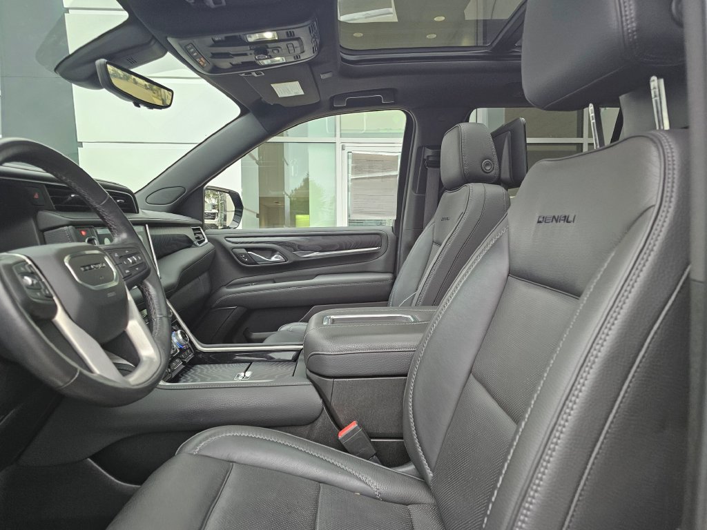 Used 2021 GMC Yukon Denali w/ Denali Ultimate Package AWD/4WD image 25